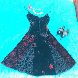 Betsy Johnson black velvet cocktail dress roses